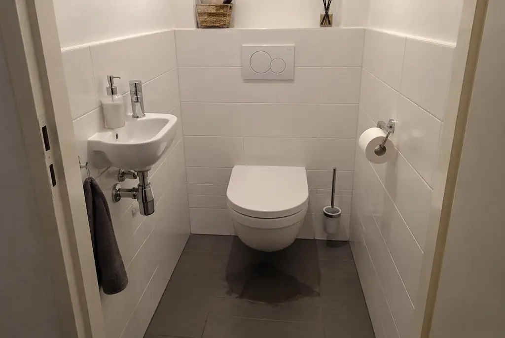 Lekdetectie Ede – natte vloer bij een toilet